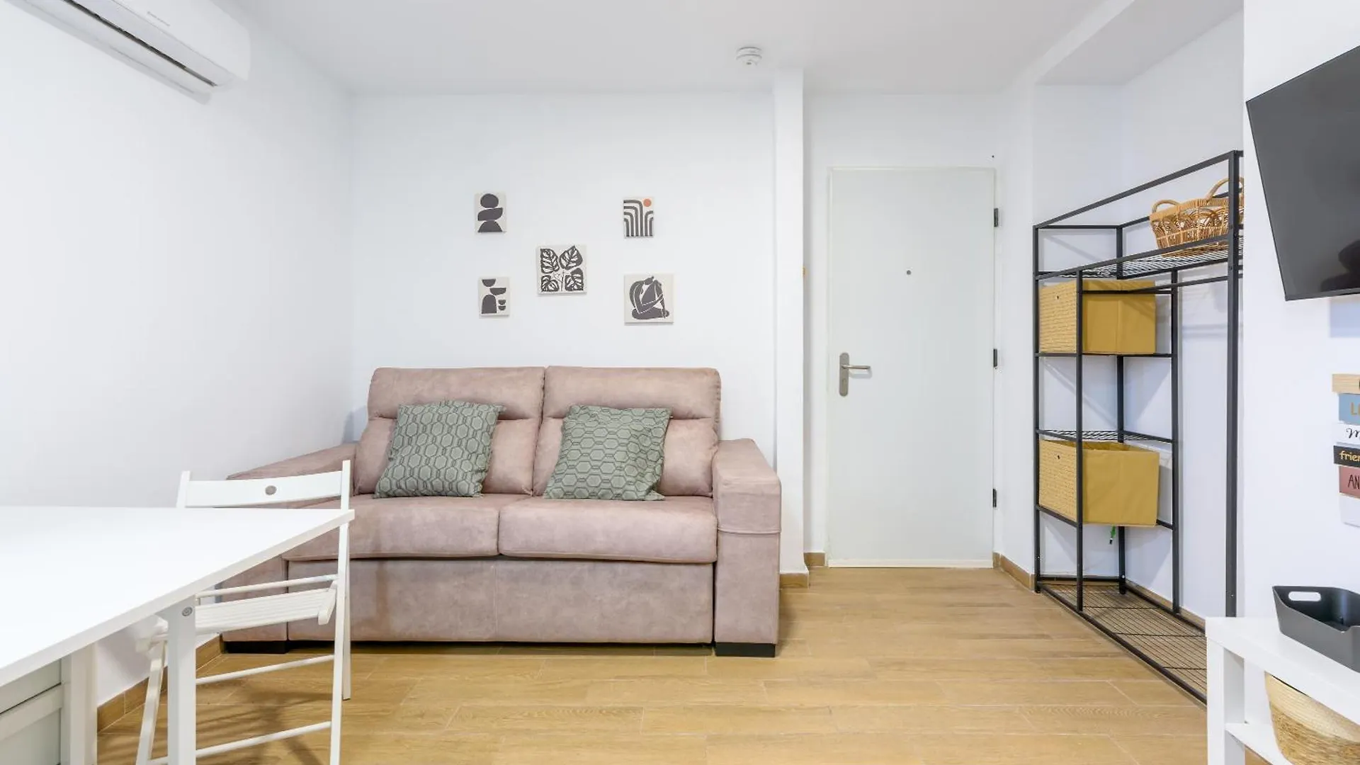 Wintowinrentals Bonito, Moderno Y Acogedor Málaga 0*,  España